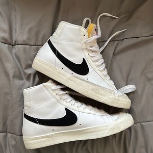 slightly used Nike blazers W size 7
